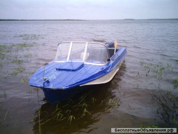 Моторная лодка с мотором