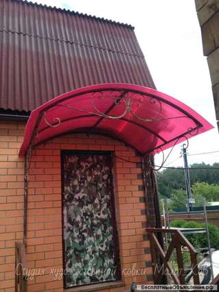 Козырек над дверью
