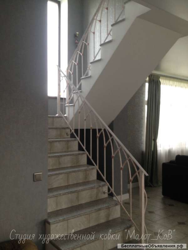 Металлические лестничные перила