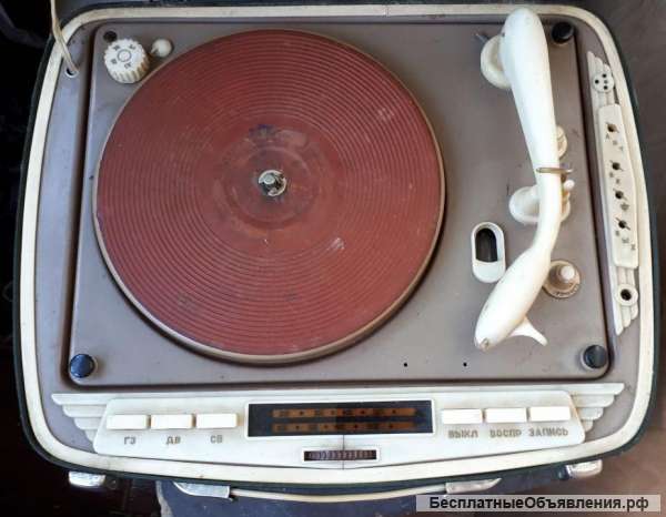 Куплю старую радиотехнику радиоприёмник радиолу проигрывателдь магнитофон