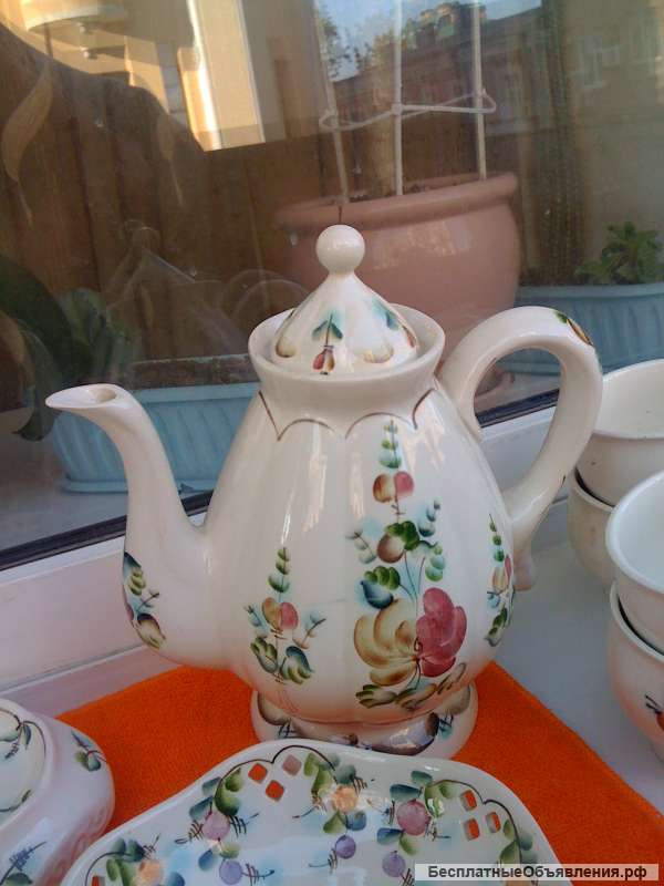 Сервиз семикаракоры новый из 13 предметов-в центре