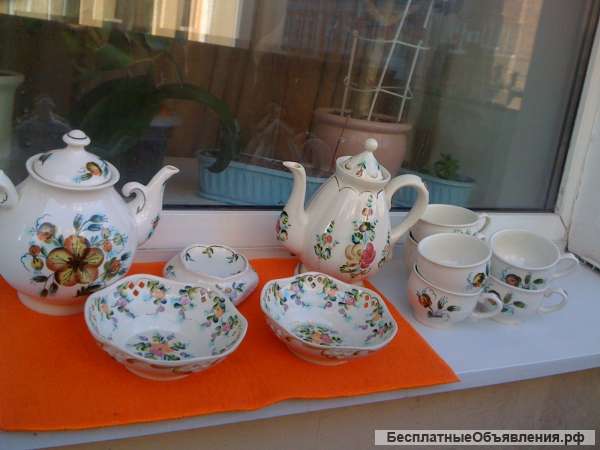 Сервиз семикаракоры новый из 13 предметов-в центре