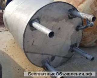 Емкость нержавеющая, объем — 2,5 куб.м., вертикальная, плоское дно