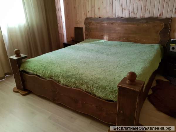 Кровати из натурального дерева