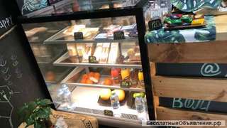 Почти новую витрину