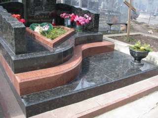 Памятники и Благоустройство