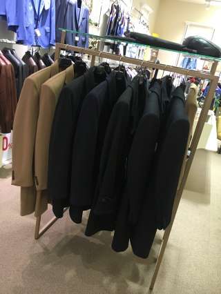 Вешала(стойки) и диваны для бутика одежды