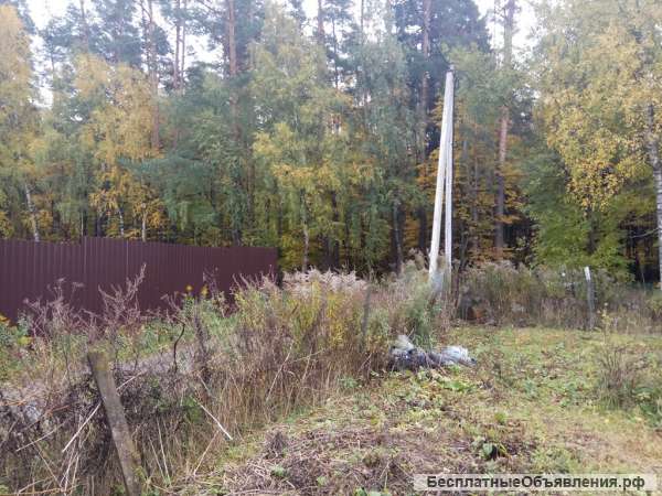 Участок у леса близко к Москве недорого в коттеджной застройке по Новорижскому ш