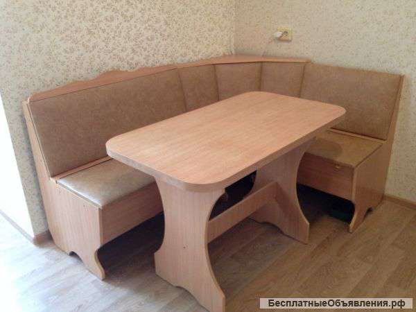 Кухонный уголок и стол