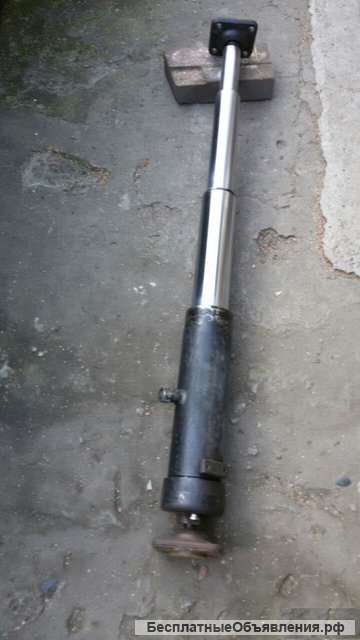 Гидроцилиндр 3-х штоковый (длина 1 штока 1432 мм)тип С