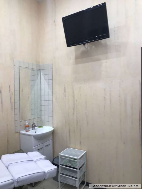 Требуется мастер по маникюру и педикюру