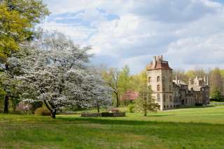 Помощница/к