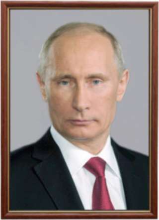 Портреты Владимира Путина в рамке со стеклом
