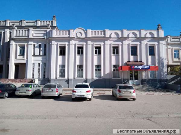 Здание в центре Керчи