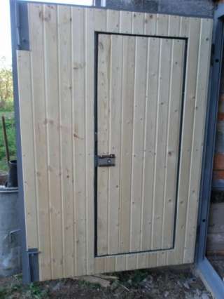 Врезка калитки в ворота гаража, услуги сварщика