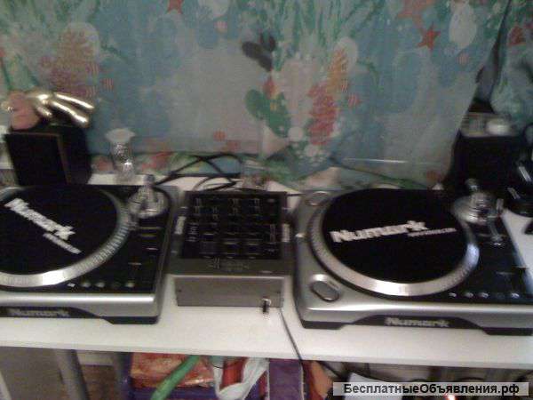 Namark TT200, Numark M4