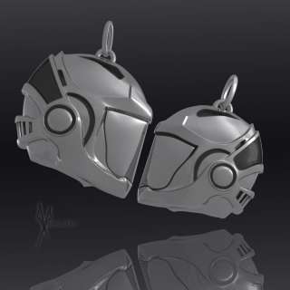 Парные кулоны "Влюбленные космонавты"