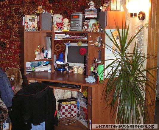 Угловой компьютерный стол