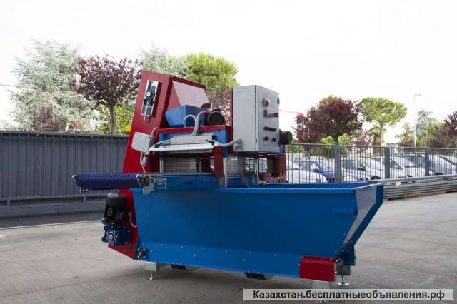 Наполнитель торфом рассадных кассет RС 65, RN 12, RT, RE URBINATI