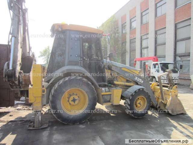 Экскаватор-погрузчик JOHN DEERE 325 J, 2012 года