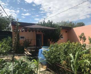 Дом с земельным участком общей площадью в 6 сотки