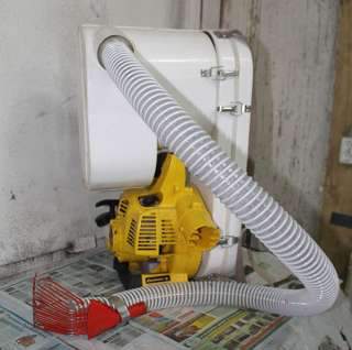 Комбайн для сбора ягод (вакуумный ягодосборник)