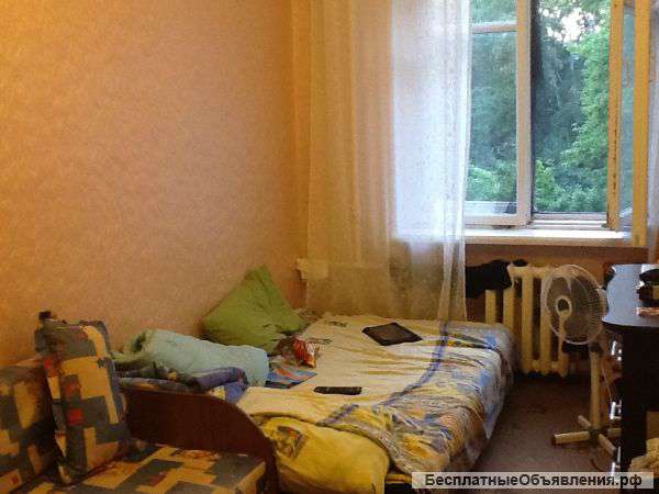 Комната в 5-комнатной квартире на Октябрьской 15