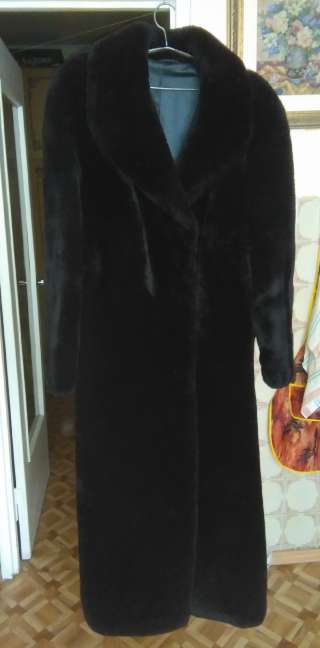 Женская мутоновая шуба