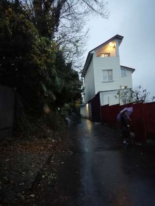 Домовладение, с готовым бизнесом в центре Сочи