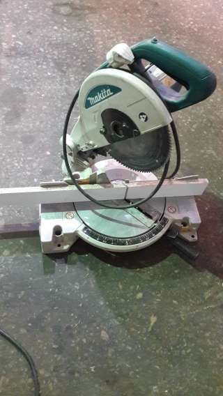 Пила электрическая торцовочная makita ls1040 б/у