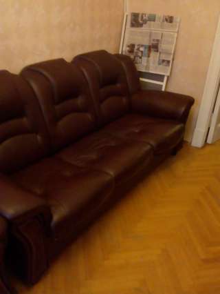 Диван кожаный чёрного цвета в отличном состоянии