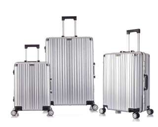 Комплект чемоданов из прочного материала поликарбоната