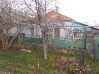 Дом с земельным участком общей площадью в 6 соток