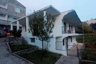 Дом общей площадью 154 м2, земля - 293 м2, Херцег Нови, Топла, Черногория