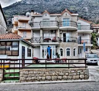 Дом общей площадью 300 м2 + 16 м2, земля - 393 м2, вблизи моря, Столив, Котор, Черногория
