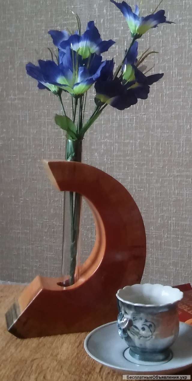 Ваза из натурального дерева с пробиркой