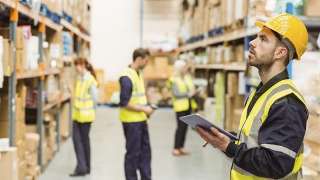 Обязанности: Прием и оформление заявок, сопровождение договоров, ведение базы данных клиентов. Опыт