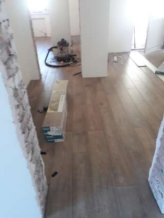 Профессиональная укладка ламината