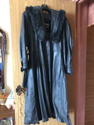 Кожанный плащ