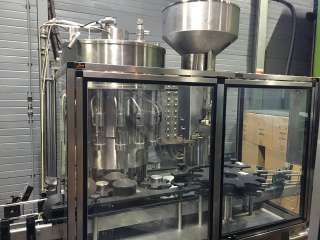 Машина для налива вина в бутылку