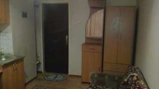 Сдам гостинку на Североенисейской 48, 16кв. 9000.