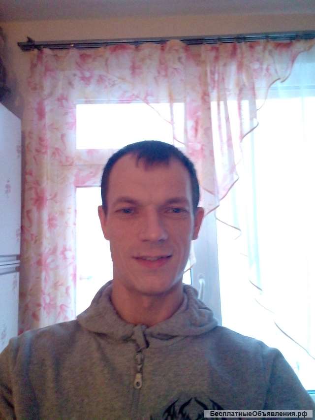 Клею обои и демонтажные работы