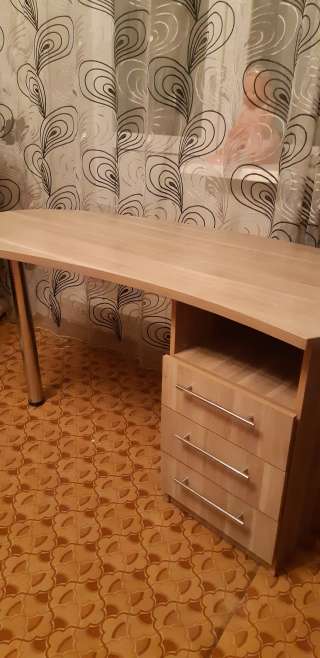 Маникюрный стол