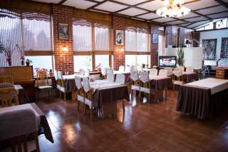 Действующую гостиницу с наработанной постоянной клиентурой