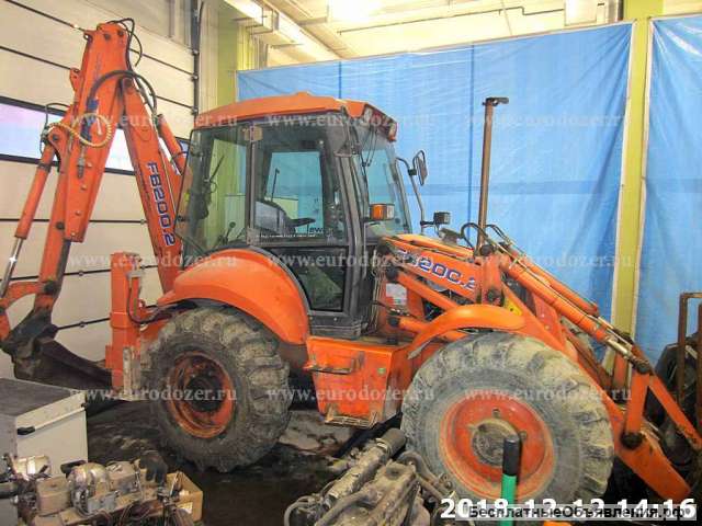 Экскаватор-погрузчик Kobelco 200, 6700 м/ч, макс. опции