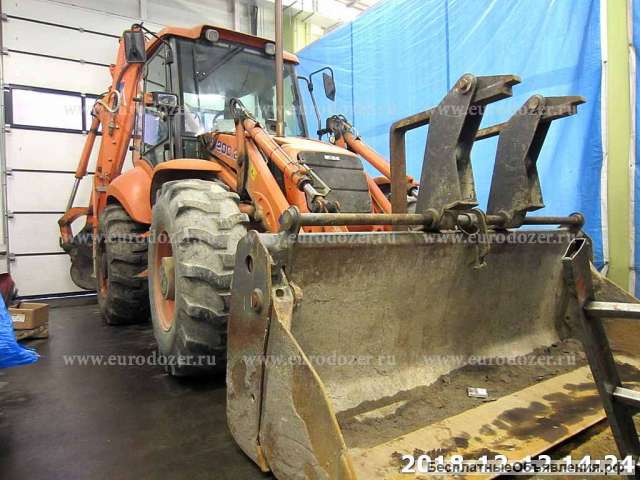 Экскаватор-погрузчик Kobelco 200, 6700 м/ч, макс. опции