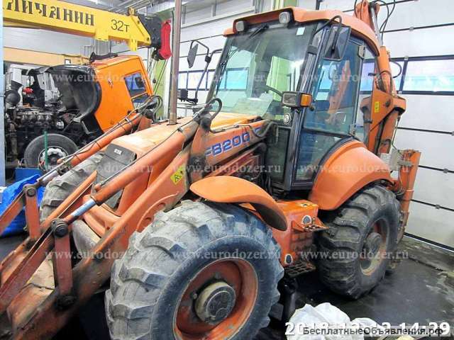Экскаватор-погрузчик Kobelco 200, 6700 м/ч, макс. опции