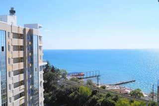 2 ком. квартира с видом на море. Новый отличный ремонт. Дом на берегу моря.