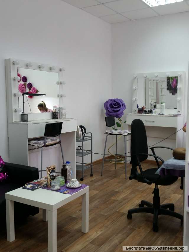 Мастер по наращиванию ресниц