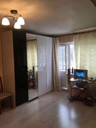 1 к.кв.32м2, СПб, ул. Антоновская дом 5 в хорошем состоянии, балкон, ст/пакеты, ламинат.